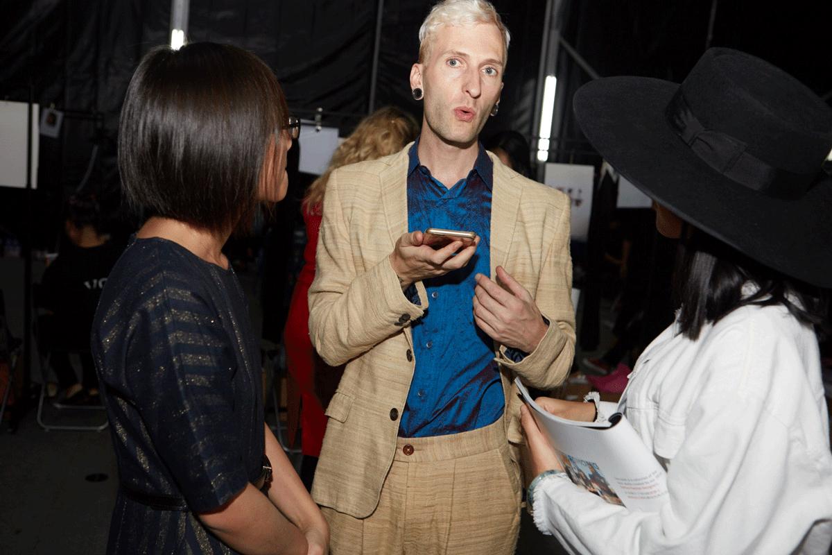 甯︿綘鐪嬩笂娴锋椂瑁呭懆,甯︿綘鐪嬫椂瑁呭懆