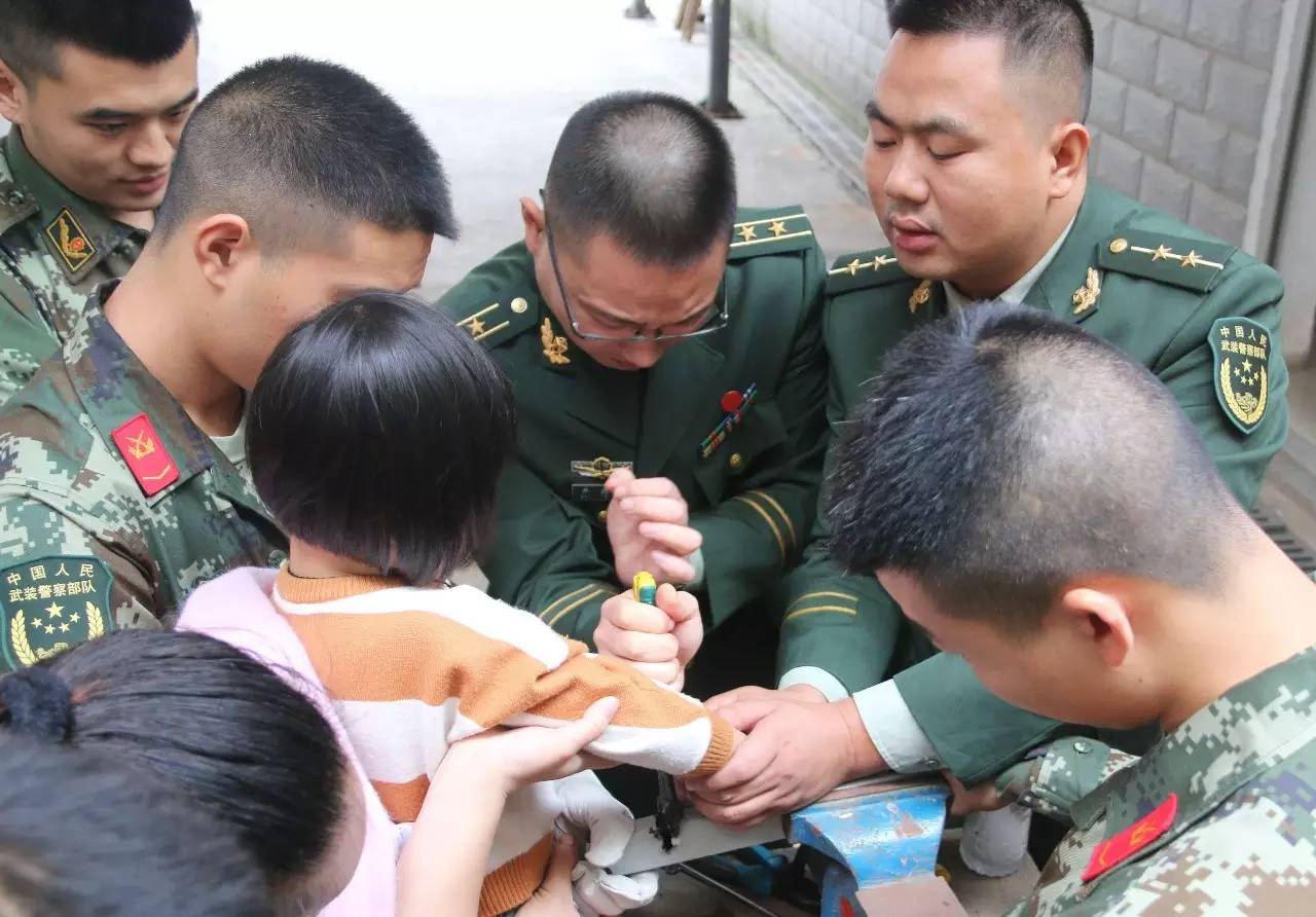 成长不易，小孩卡手需警惕！娄底新化某幼儿园小床竟“咬住”女孩手指！