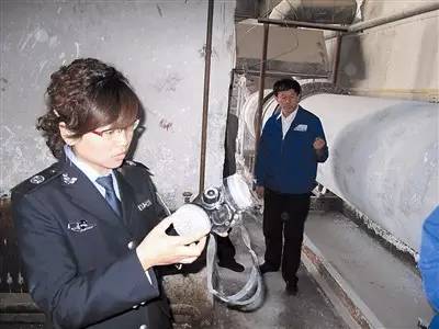 打铁自身硬,打铁自身硬正人先正己