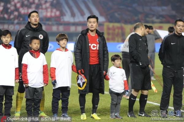 辽足战苏宁肇俊哲告别战潇洒带球大将风范