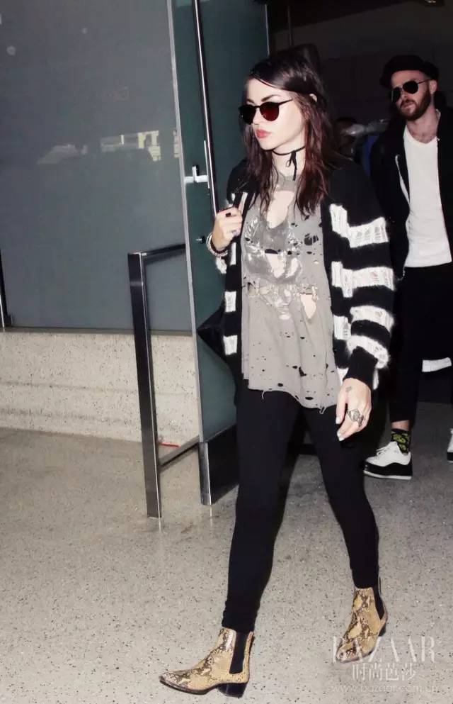 衣服都破了真的很烦恼,衣服都破了还继续穿怎么办