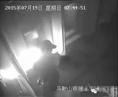 鬼节扮鬼吓唬人,鬼节扮鬼整蛊朋友