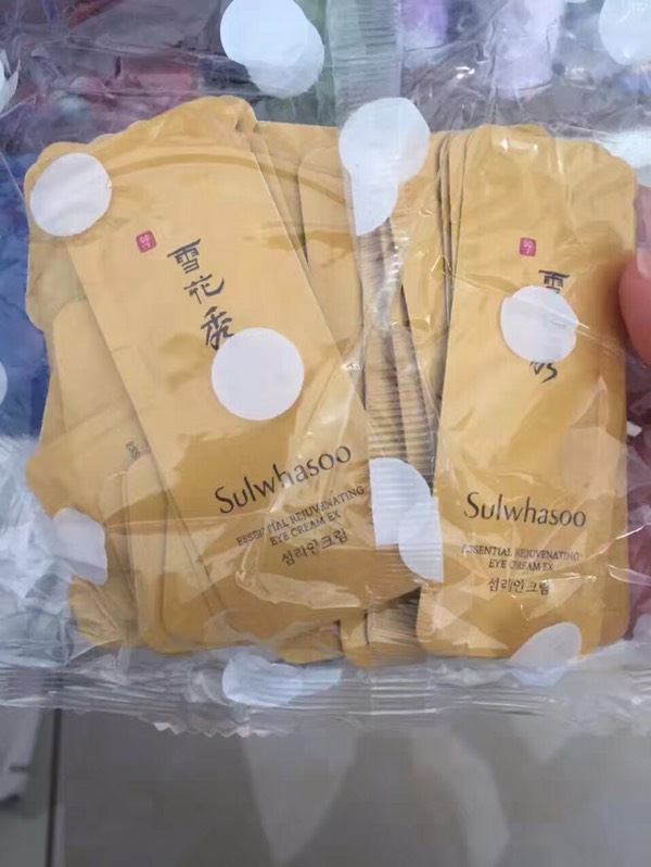 韩妆小样左侧开口右侧开口的区别,小样韩妆本土版和企划版的区别