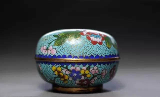 大牌香水浓香与淡香差距,大牌香水闻起来很贵