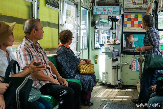 酷ma萌陪伴机器人熊本熊,酷ma萌和熊本熊