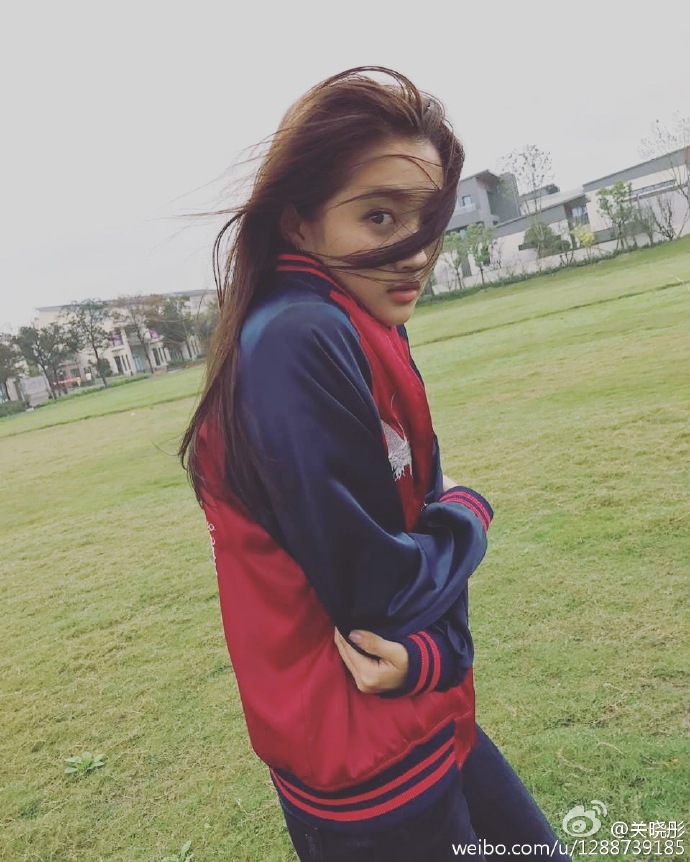 关晓彤被吐槽穿大人衣服,关晓彤冬天穿秋裤