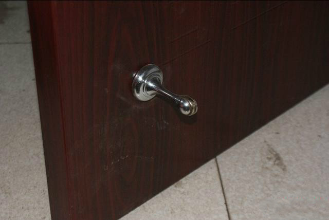 10年装修的老师傅忠告,木门安装关不严有什么妙招