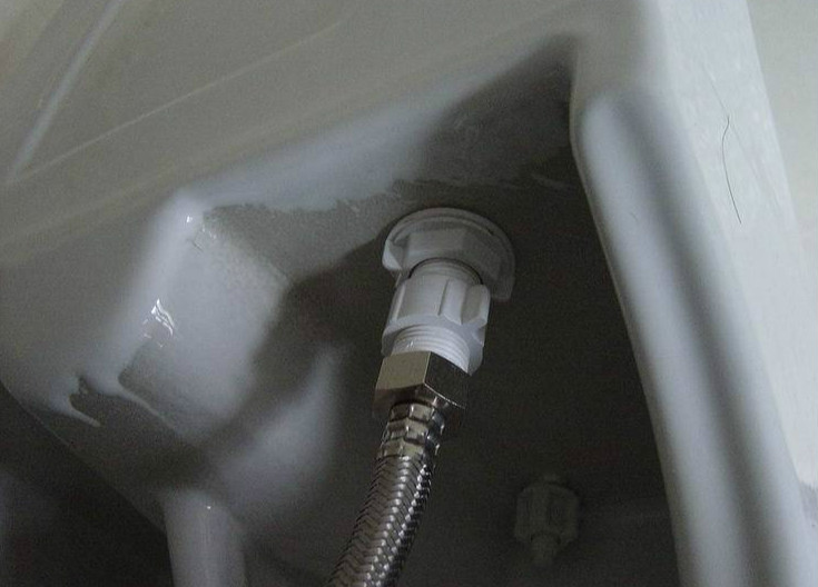 马桶怎样安装防止臭味反出,卫生间马桶反味严重简单解决方法