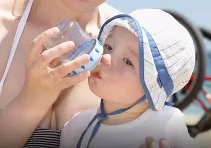 小孩选择什么饮水杯好用,儿童饮水杯怎么选