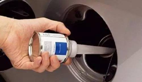 汽车加油有讲究告诉你几个小技巧,汽车加油时加满好不好