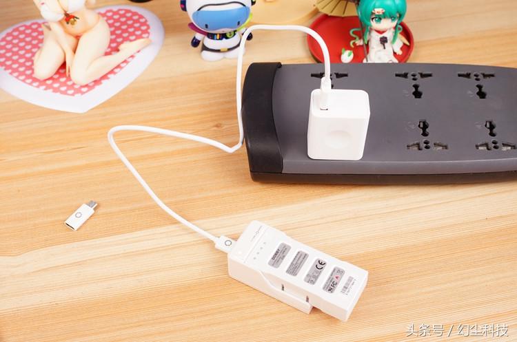 无人机可以放手上飞吗,无人机开箱视频100多块钱的无人机