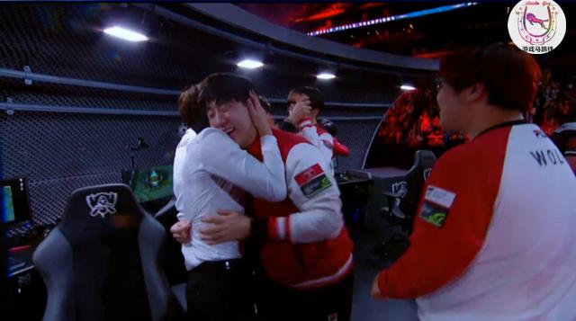 skt夺冠时刻faker,skt连续3次世界冠军吗