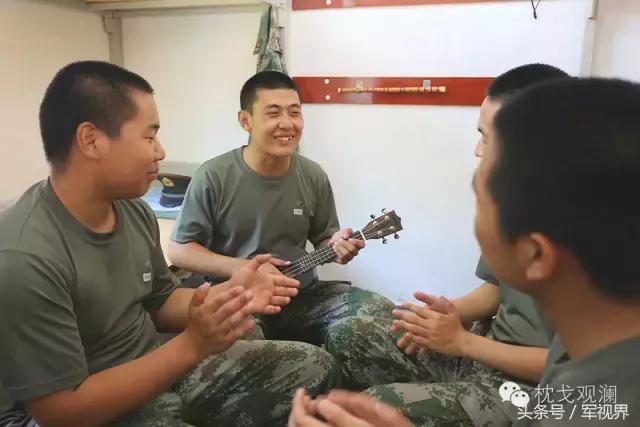 熬过新兵连才算真正的兵,新兵连的滋味
