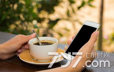 空腹喝咖啡还是吃完喝咖啡,早上起来空腹喝咖啡还是空腹喝水