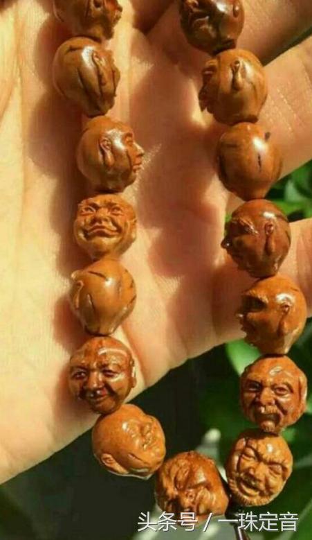 橄榄核雕和文玩核桃哪个好,橄榄核雕配桃核手串图片欣赏