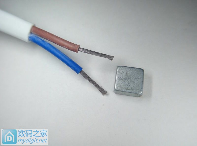 拆1.8包邮还送球泡的美的4W射灯，一如既往的设计和做工！