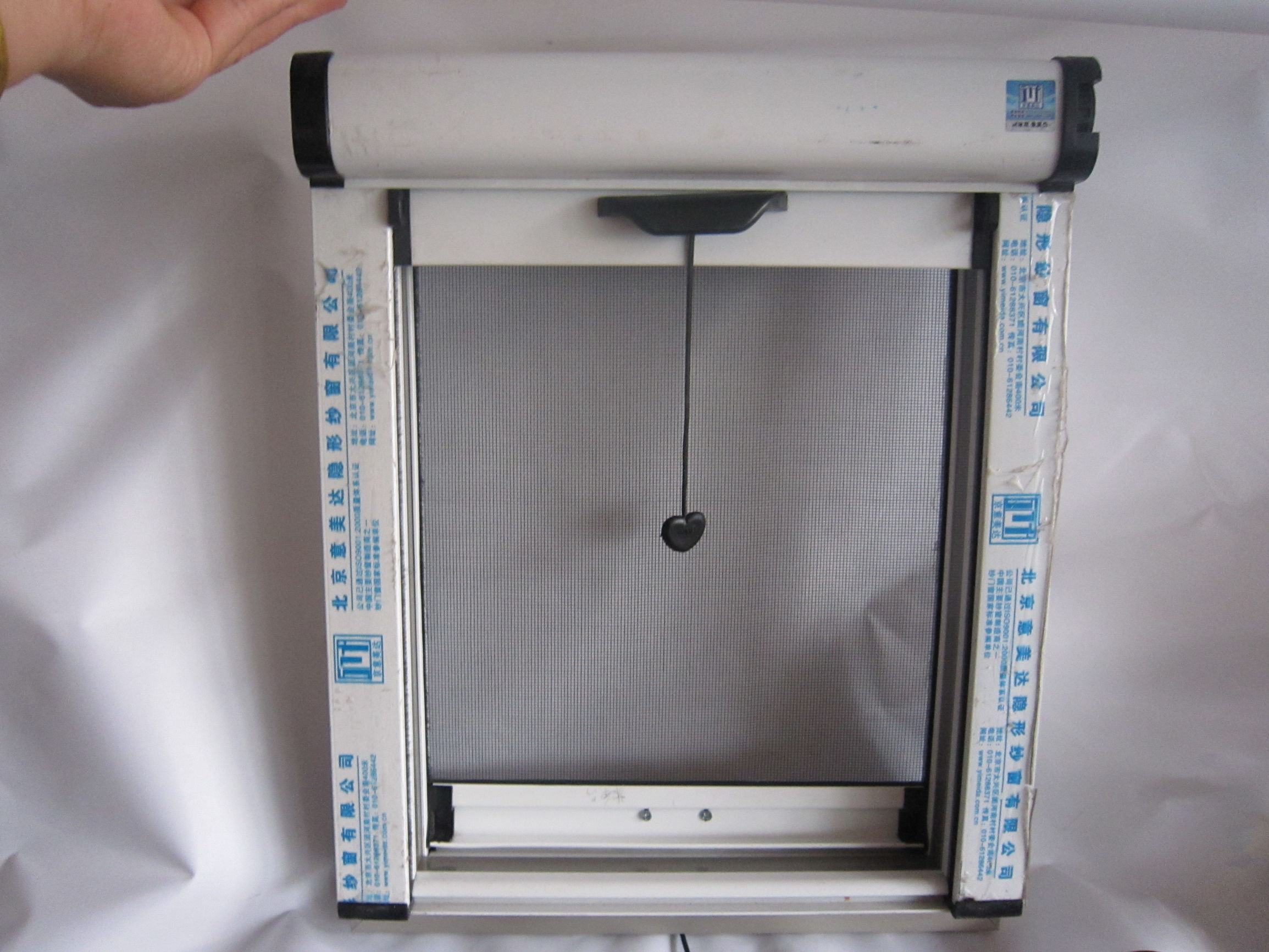 隐形纱窗左右推拉好还是卷筒式好,阳台隐形折叠伸缩推拉卷筒式纱窗