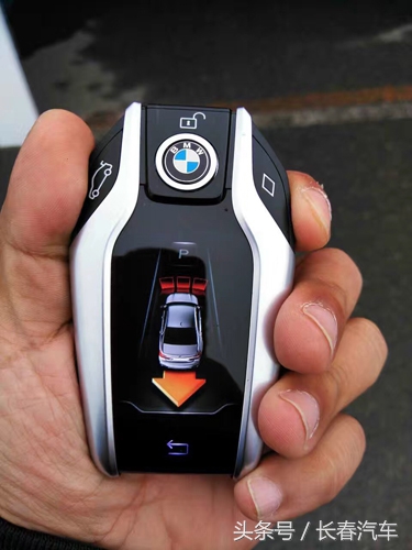 开宝马坐奥迪视频,bmwm750lixdrive试驾