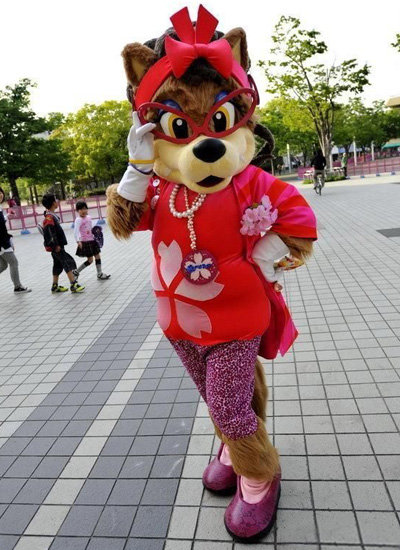 足坛最酷吉祥物,丑出新高度的狗