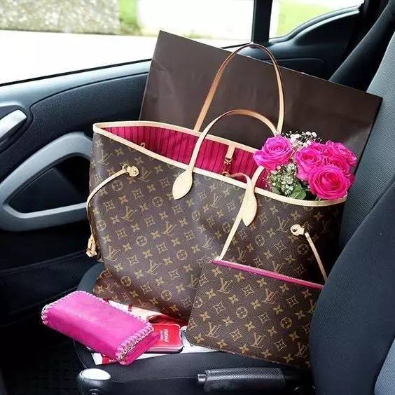 你一定想知道的真实故事,可以看看你每天背的包里有啥吗