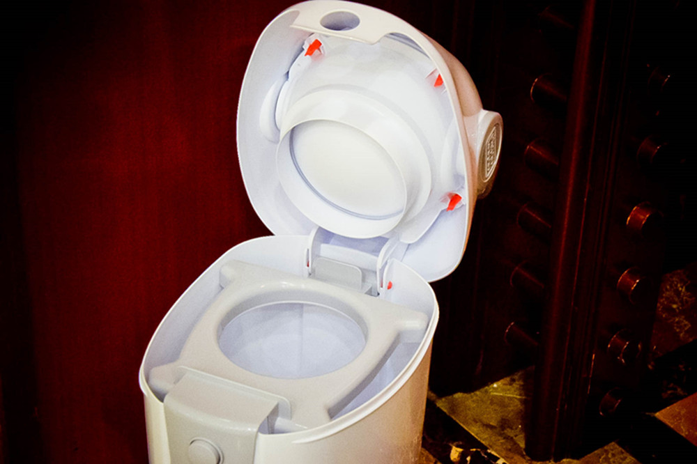 垃圾桶特“高调”,人妻22个零件收纳桶