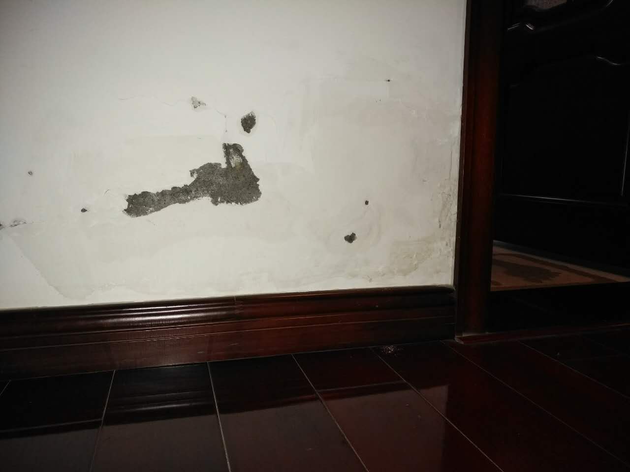 卫生间漏水应该怎么找师傅解决,卫生间老水管漏水怎么接管