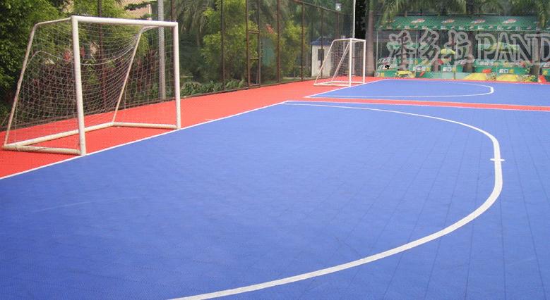 足球鞋适合场地介绍,踢球人四宫格