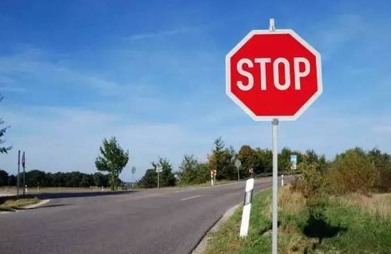 美国遇到车祸怎么办,在美国开车出事故怎么赔偿