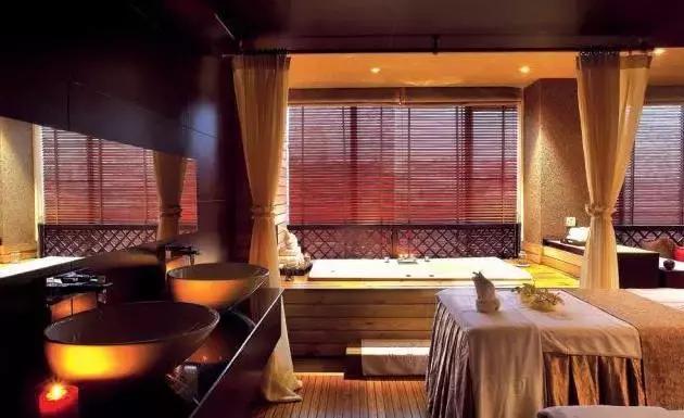 小小手机如何让初中毕业的她实现月销售额30万？