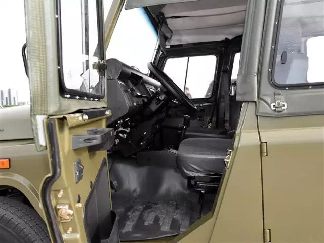 战旗就是个响当当铁铮铮的糙汉子