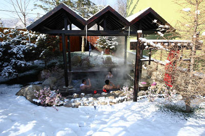 辽阳弓长岭水朝温泉,弓长岭水天一色温泉