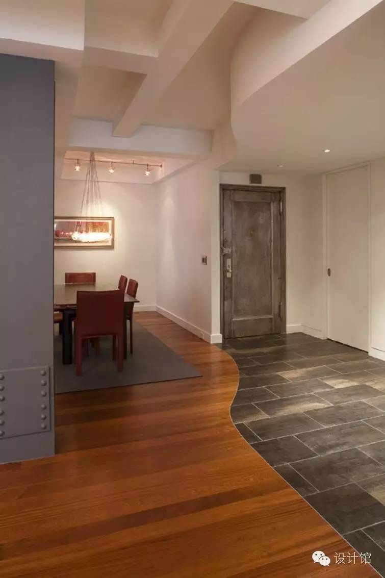 一边铺瓷砖一边铺地膜,一边贴砖一边填缝吗