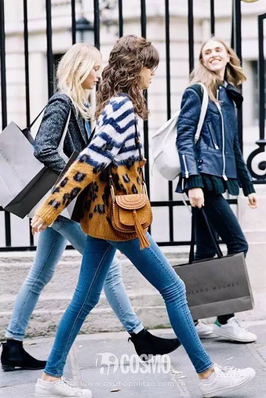 巧搭穿搭,豹纹上衣搭配什么样的上衣好看