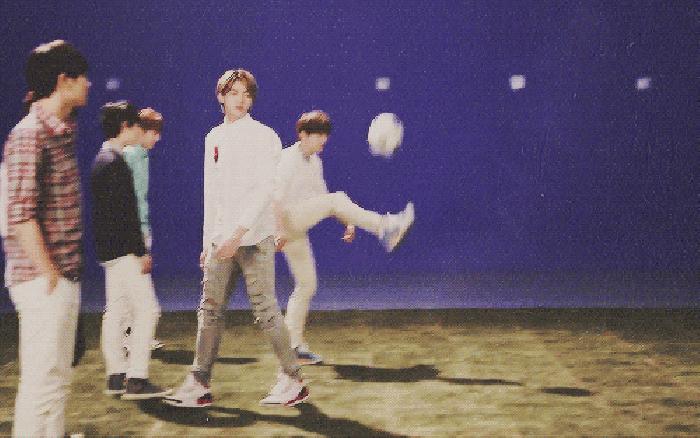 Jolin的蛋糕，杨幂的画，鹿晗的足球...万万没想到！明星们都是酱紫的跨界艺能王！