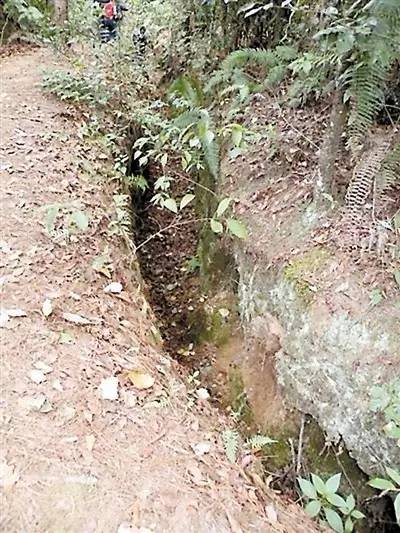 壹闻:地标里藏裸模 彩绘艺术家创人体新玩法