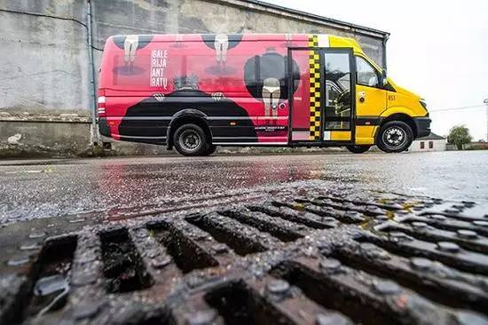 壹闻：地标里藏裸模 彩绘艺术家创人体新玩法