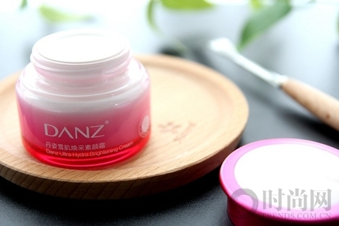 美颜美肤素颜霜,美颜秘笈粉嫩素颜霜