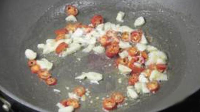 正宗湖南老杨冬笋炒腊肉,冬笋炒腊肉冬笋需要焯水吗