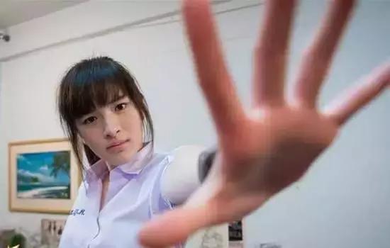 有一个坏坏的女朋友是怎样的体验,会放电的女人命运