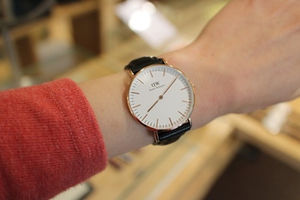 丹尼尔惠灵顿dw轻奢商务欧美手表,丹尼尔惠灵顿dw手镯为什么这么贵