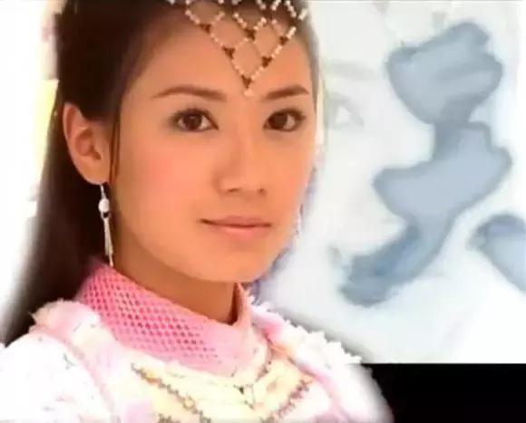 红妆扬眉剑出鞘运筹帷幄傲群豪