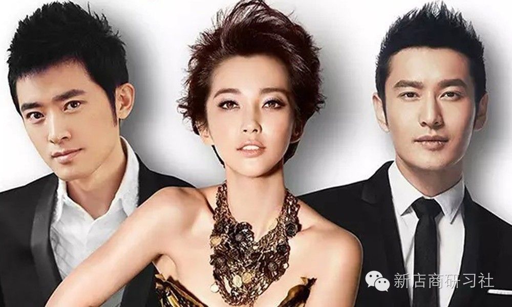 云南省超越购物中心下的火锅店,比较红火的火锅店