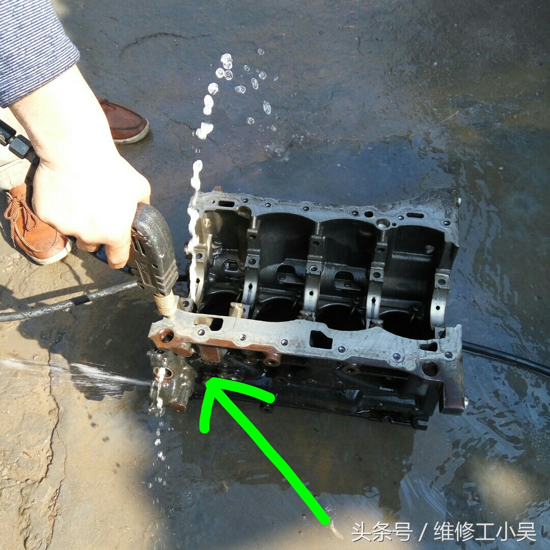 发动机缺机油故障灯亮车抖动,发动机缺机油发动机故障灯会亮吗