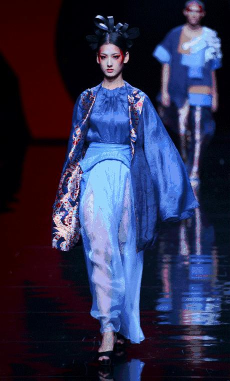 杨幂同款回力2022橙色板鞋,回力鞋子45元