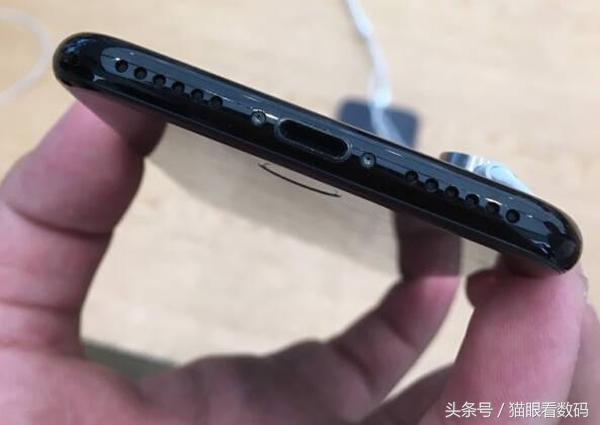 手机后盖材质主流回归玻璃,金属后盖和玻璃后盖优缺点