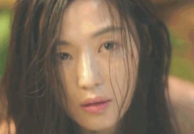 全智贤惊艳瞬间蓝色大海的传说,全智贤蓝色大海的传说紫色穿搭