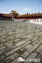 故宫的地砖多少钱一块,故宫的地砖为什么坑坑洼洼