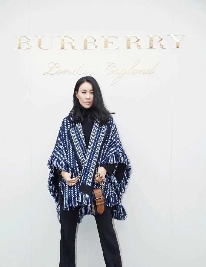 这条礼仪小姐的“迎宾带”，竟然被日日、袁姗姗……抢披上身！