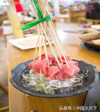 送福利！有人拍月亮有人在丢书，还不如请你吃顿火锅来的实在！