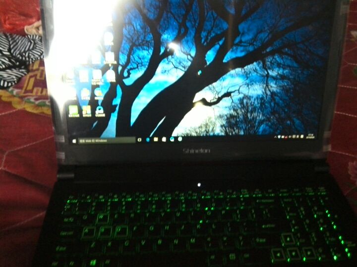 绿色的炫龙毒刺外观有点小清新，965m显卡性能好不错